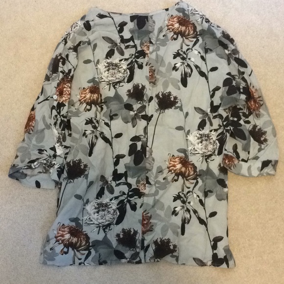 Contemporaine by Simons Floral Blouse Size XS EUC - Picture 4 of 7